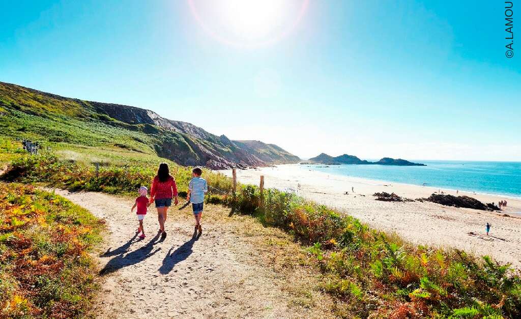 Plage sauvage Lourtuais Erquy Office Tourisme Cap d Erquy-Val