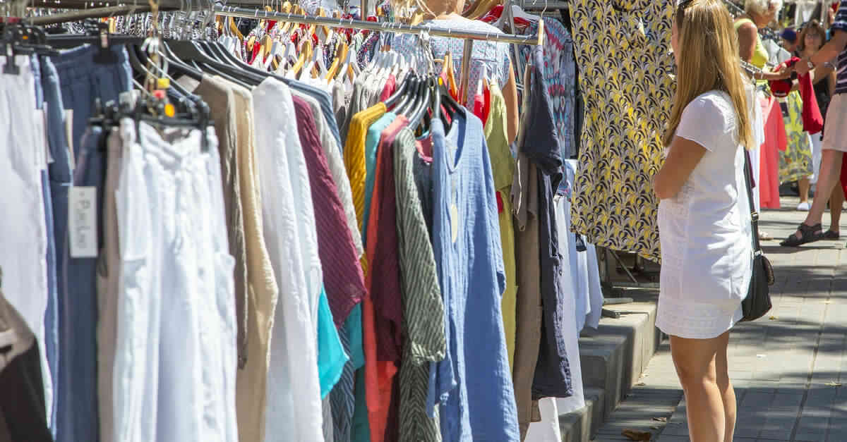 Le Grand Marche Textile Artisanat Brocante Aix En Provence Provence Alpes Cote D Azur Tourisme