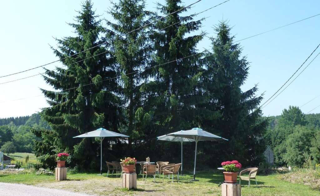 CAMPING À LA FERME ENTRE LES SOURCES