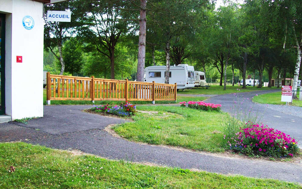 Aire de campingcar Camping du Moulin Chauvet Moussac Office de