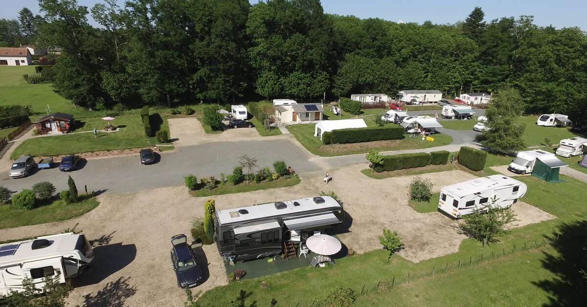 Aire d’accueil campingcar (Champagnaclariviere, Champagnacla