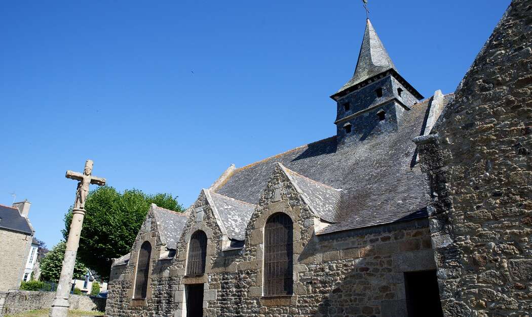 Visite guidée de SaintLunaire vers la vieille église (SaintLunaire