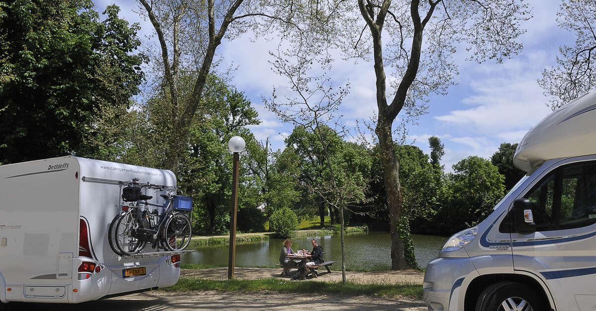 Aire d'accueil camping-car Sationnement Magnac-Bourg — photo 2