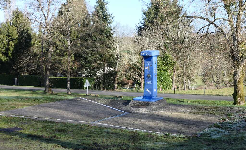 Aire d'accueil camping-car des Salles Lavauguyon — photo 4