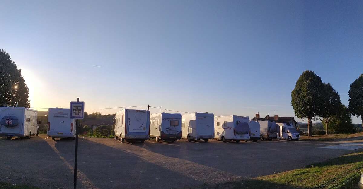 Aire camping-car Saint-Léonard-de-Noblat — photo 6