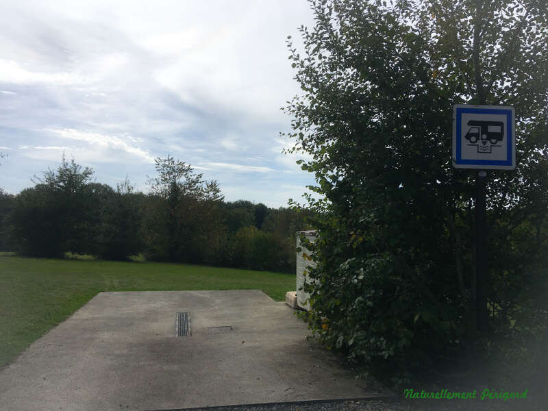 Aire de camping-car de la Base de Loisirs de Rouffiac — photo 2