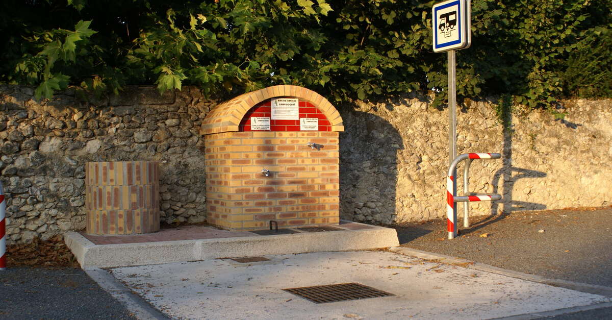 Aire communale de Saint-Léon-sur-l'Isle — photo 3