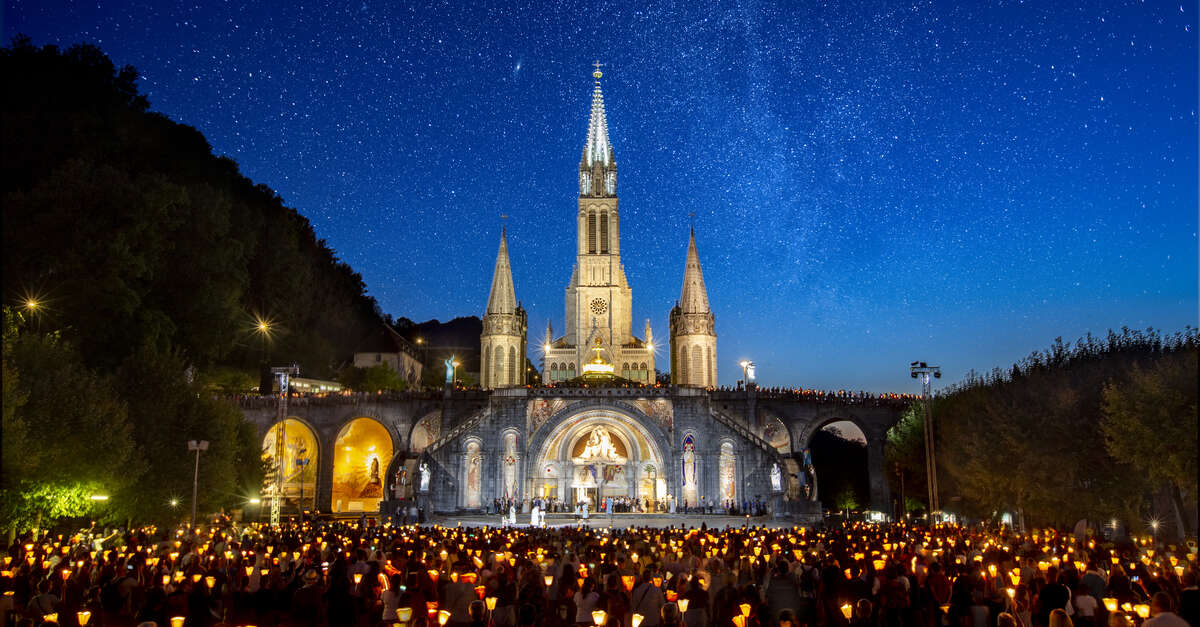 Marian torchlight processions (Lourdes) | Lourdes Tourist Office
