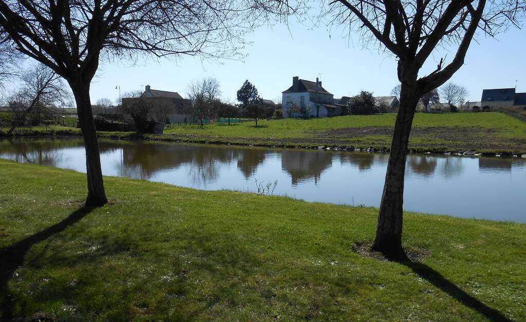 Aire de la coulée verte - Saint-Michel-et-Chanveaux — photo 6