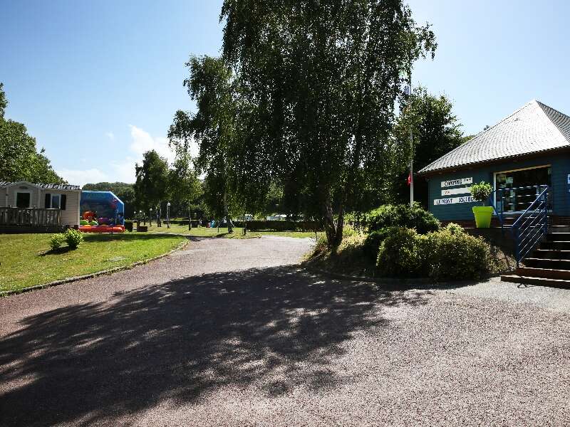 Aire de stationnement du Camping Le Mont Joli-Bois — photo 3