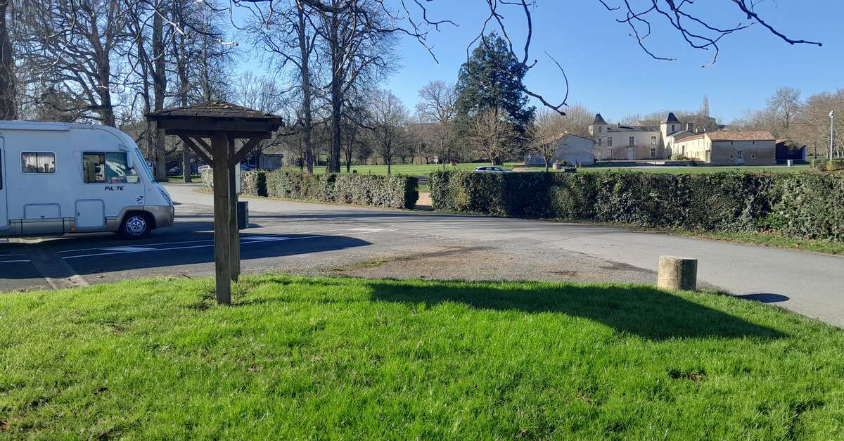 Aire de Camping-car du Parc du Vignaud — photo 5