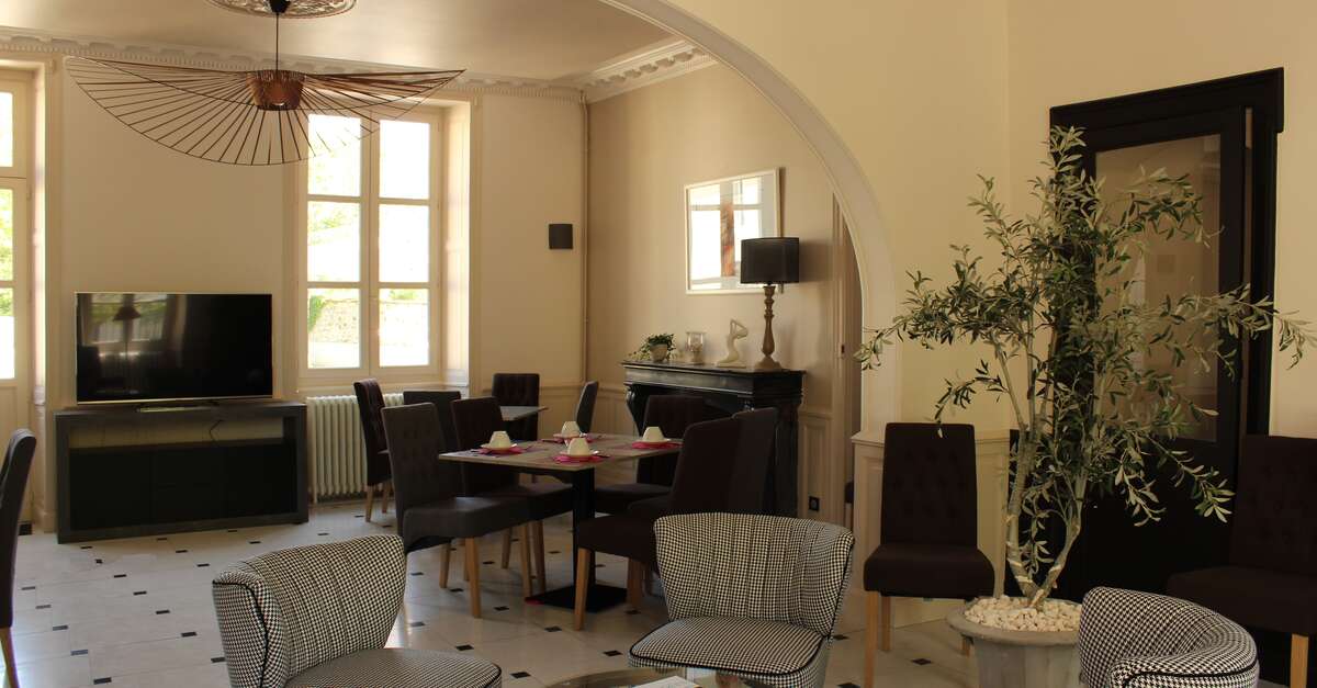 HÔTEL LE SAINT MARTIN (SablésurSarthe) Office de Tourisme Vallée de la Sarthe HÔTEL LE SAINT MARTIN (SablésurSarthe) Office de Tourisme Vallée de la Sarthe