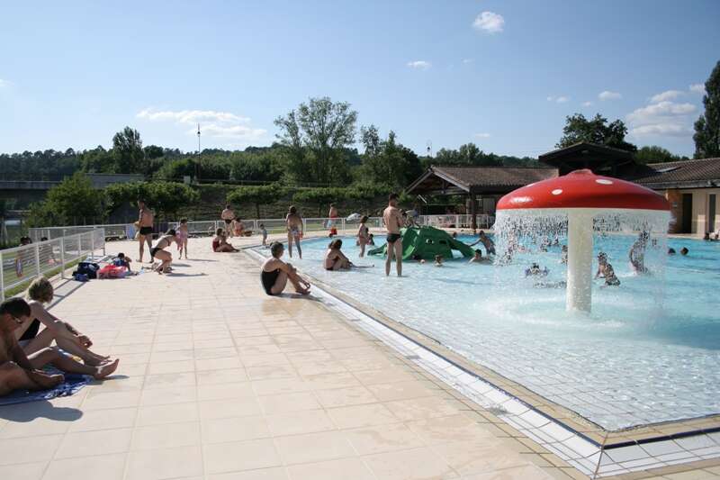 Piscine et Toboggans aquatiques (Neuvic) Dordogne Périgord Tourisme