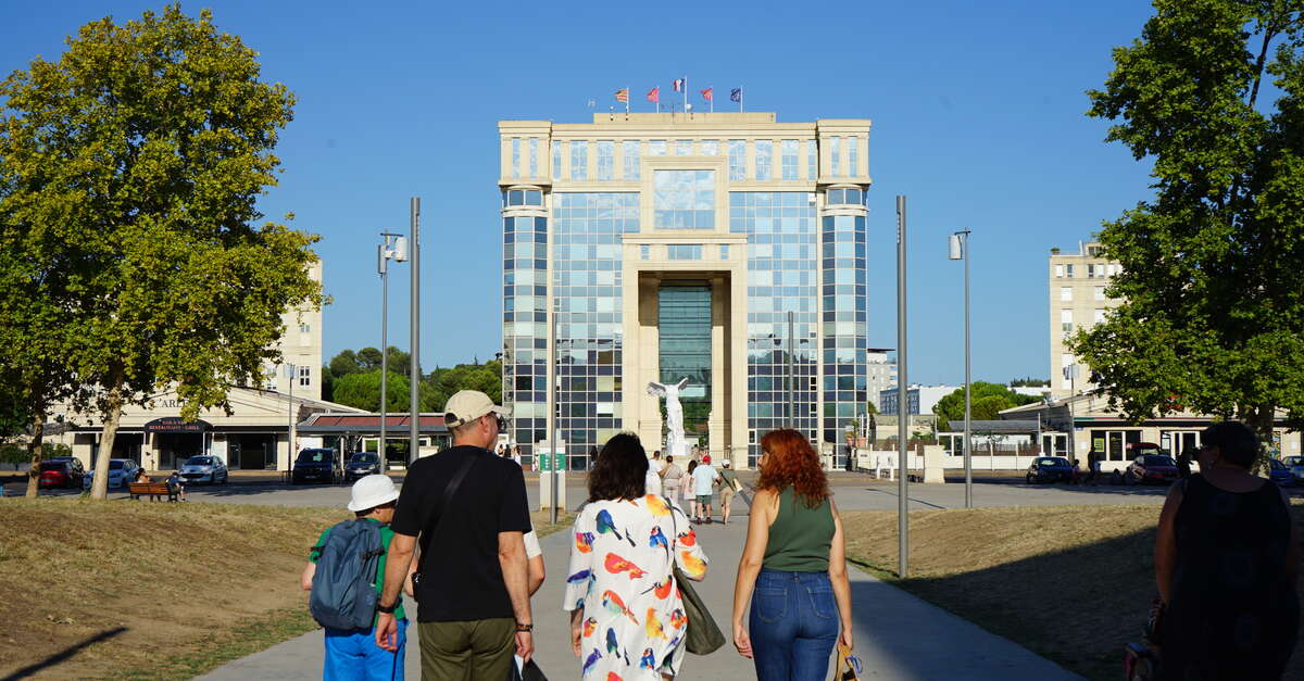 AU COEUR DE LA SÉRIE UN SI GRAND SOLEIL : QUARTIERS CONTEMPORAINS