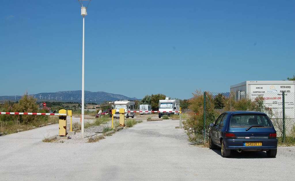 Aire Camping Car Leucate Plage — photo 3