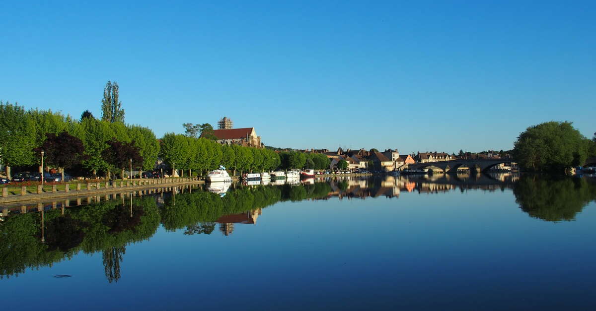 Visite Guidée à VilleneuvesurYonne Rivière et Mariniers (Villeneuve