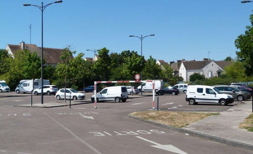 Parking Charles de Gaulle Shops and services Beaune The Official Beaune Travel Guide Parking Charles de Gaulle Shops and services Beaune The Official Beaune Travel Guide