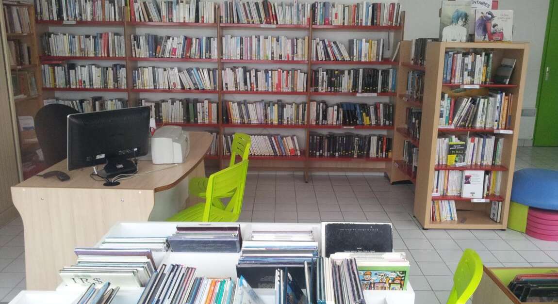 “La Forêt des Livres” library (Plateau-des-Petites-Roches) | Official ...