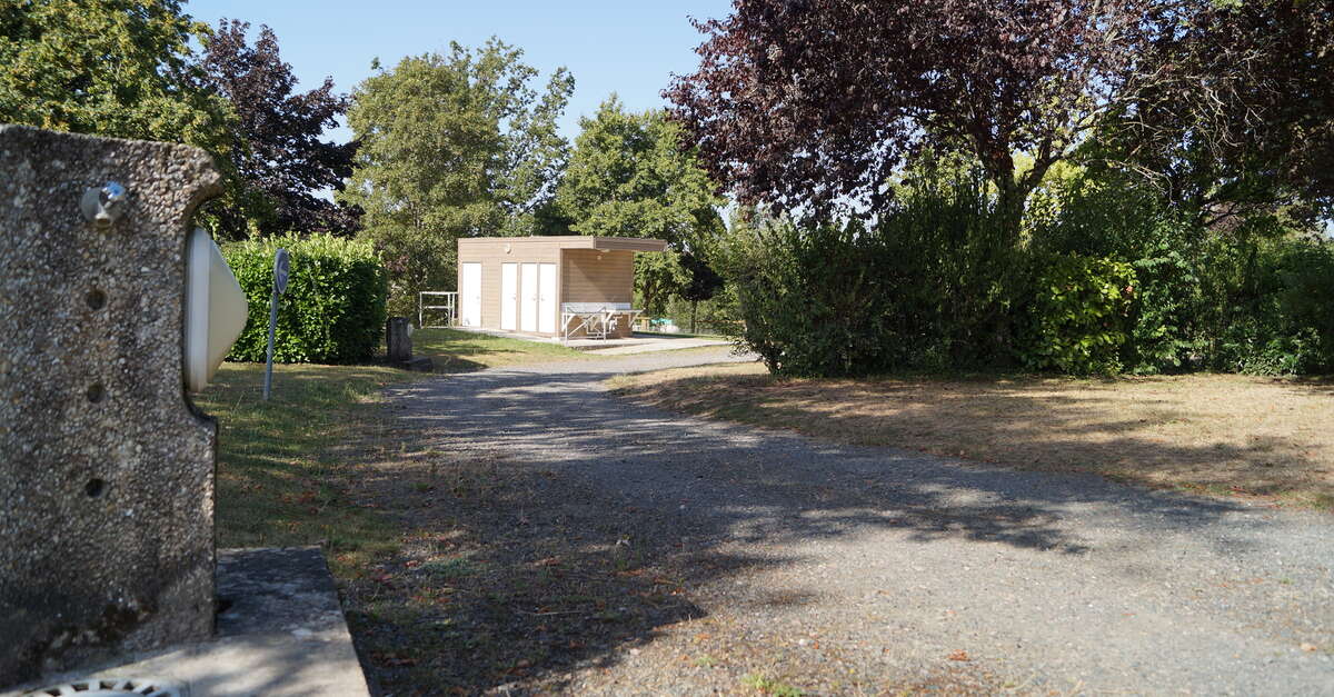 Aire de stationnement camping-Cars Panissières — photo 6
