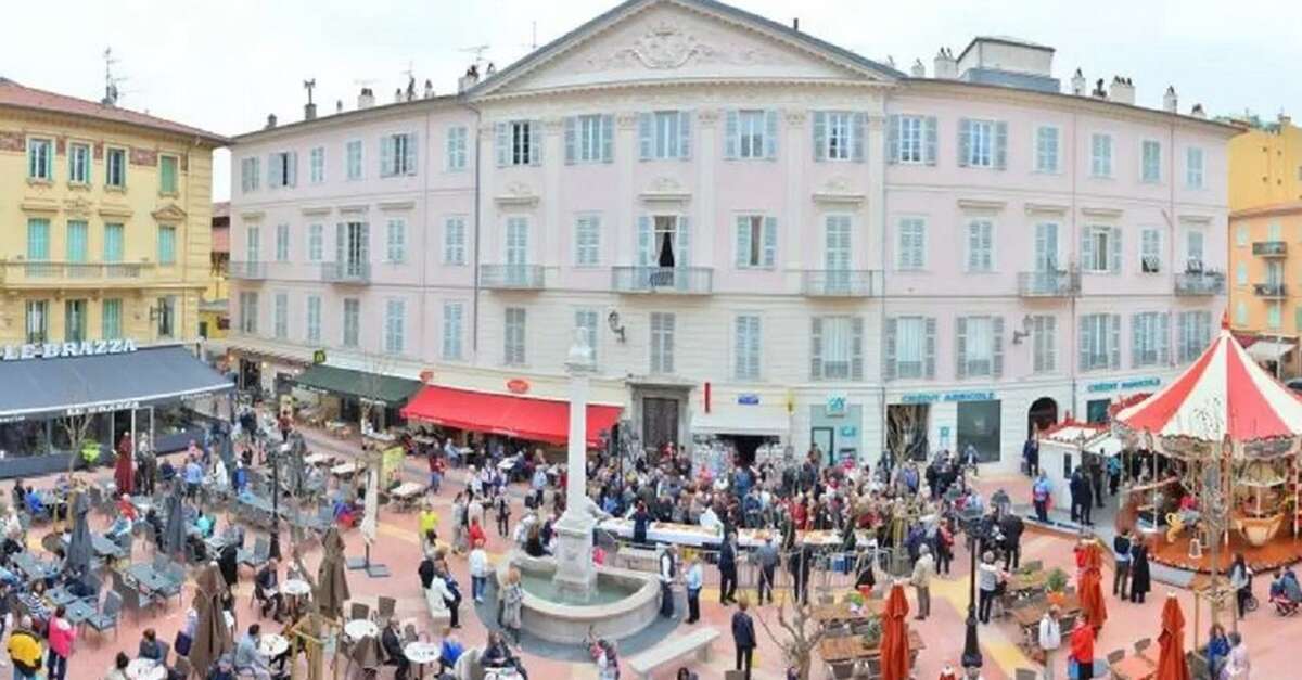 ClémenceauPlatz und das Hotel Trenca de Monléon (Menton) Provence