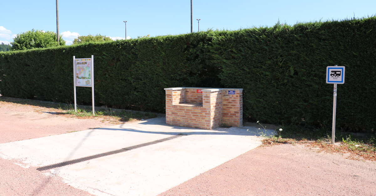 Aire de camping-car Charlieu — photo 4