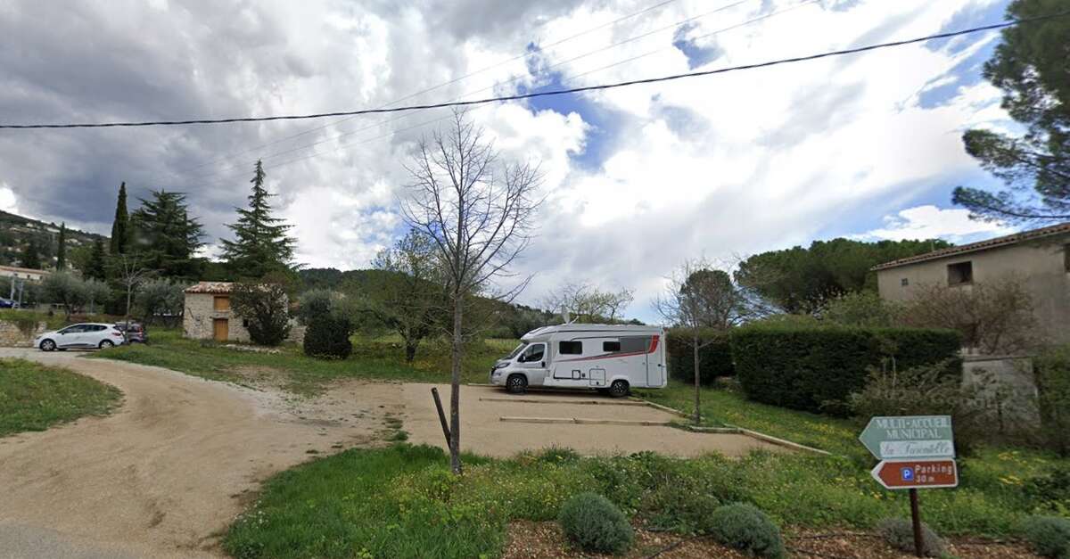 Aire de stationnement des camping-cars à Seillans — photo 2