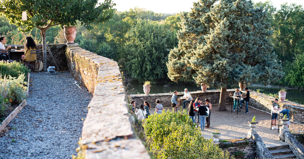 Apéritif au coucher du soleil à l'Ancien couvent de la Baumette