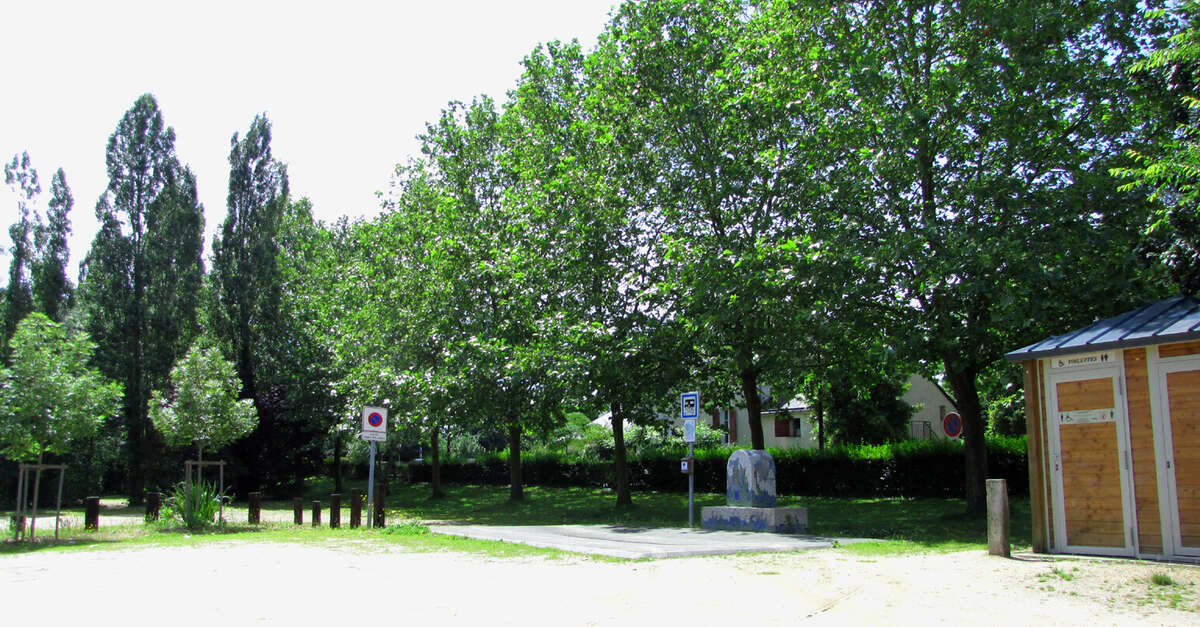 Aire d’accueil camping-car de Villevêque — photo 4