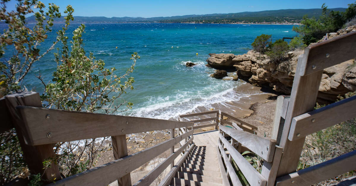 Plage de la (SaintCyrsurMer) ProvenceAlpesCôte d'Azur Tourisme