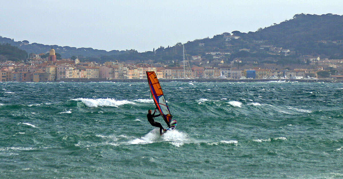 Windsurfing spot at Vieux Moulin Beauvallon beach (Grimaud) Charm