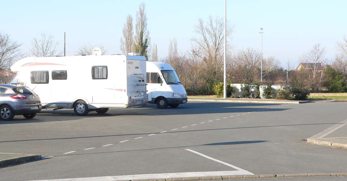 Aire de Stationnement (Dassault) - Rochefort — photo 3