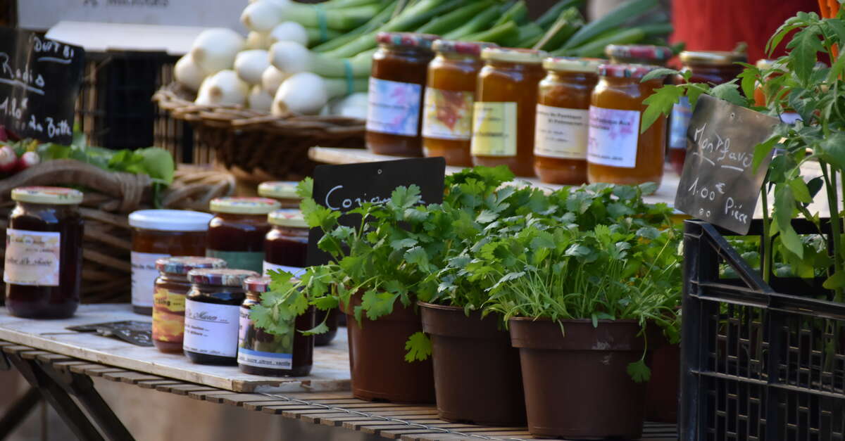 Marché de St Antonin (SaintAntoninNobleVal) Tourisme