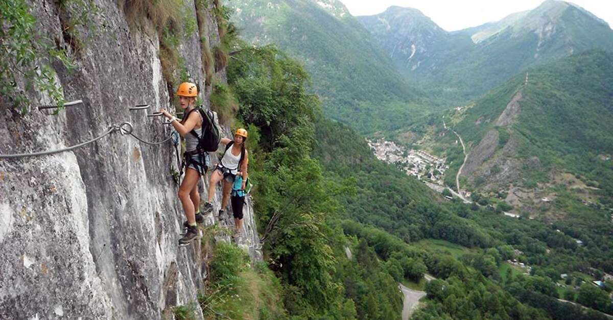 Via ferrata et Via Corda avec le Bureau des Guides des Pyrénées ...