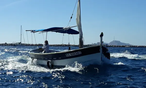 Circuit patrimoine historique 2h à bord d'une barquette marseillaise