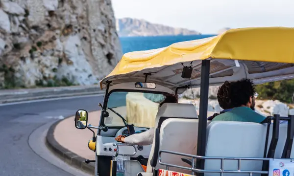 Balade bord de mer en tuk tuk électrique !
