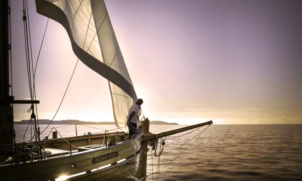 Soirée coucher du soleil en voilier dans les Calanques du Frioul - Quai d'honneur Mairie