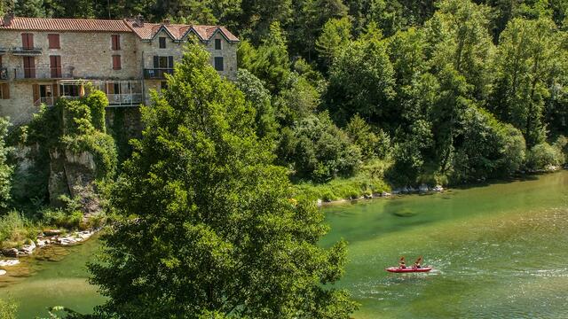 15 km – Le Mas de la Font - 19 € par personne –  C’est le parcours idéal pour la journée, avec pic-nic et baignade