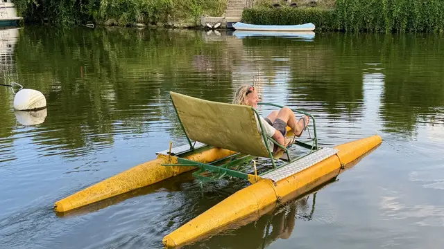 Balade en pédalo vintage sur la Seine