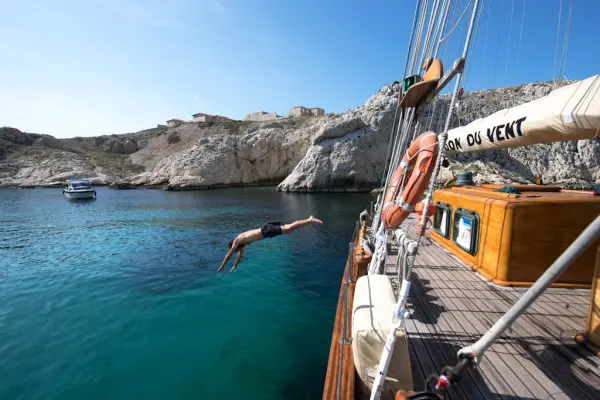 Calanques Sailing Day Trip with Lunch and Wine