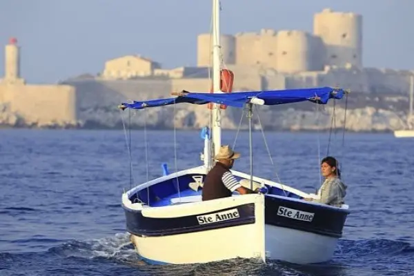 Circuit patrimoine historique 2h à bord d'une barquette marseillaise