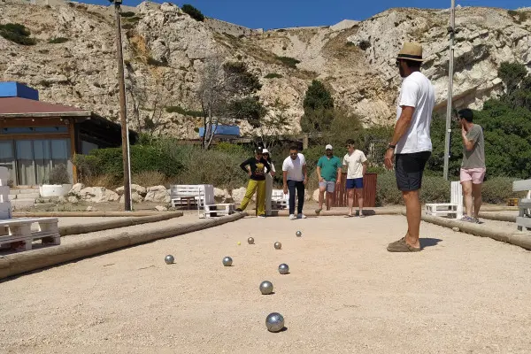 Balade en mer, apéro et pétanque aux îles du Frioul - billetterie ou privatisation 3h