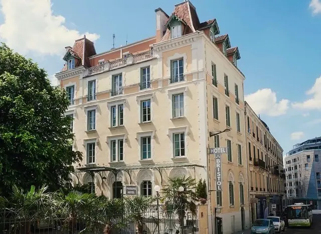 DU BRISTOL AU GASSION, l'hôtellerie de luxe à Pau