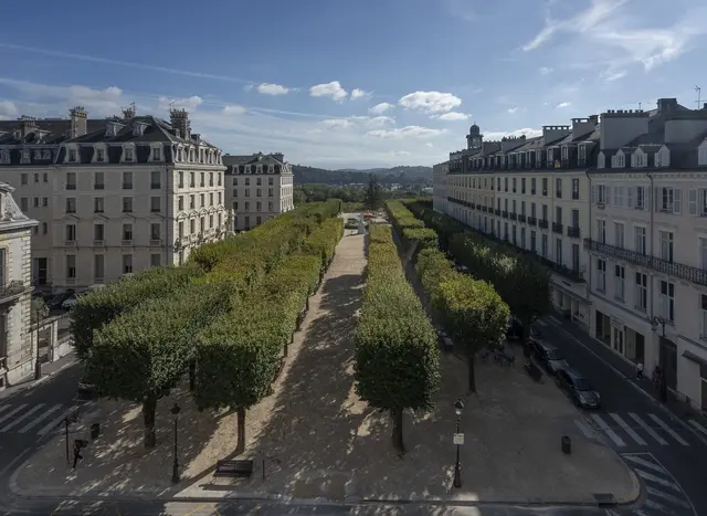 LA PLACE ROYALE AU TEMPS DES GRANDS HOTELS
