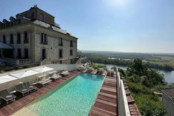 Piscine (9h-15h30), Cocktails & Chambre (13h-15h)