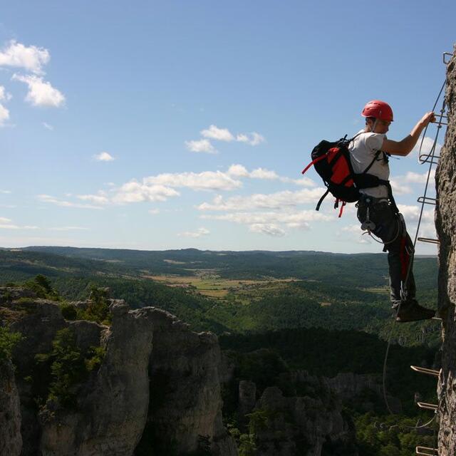 Forfait Via Ferrata et Tyroliennes La Cité de Pierres - Parcours Sportif (Pass Journée offert avec le forfait)