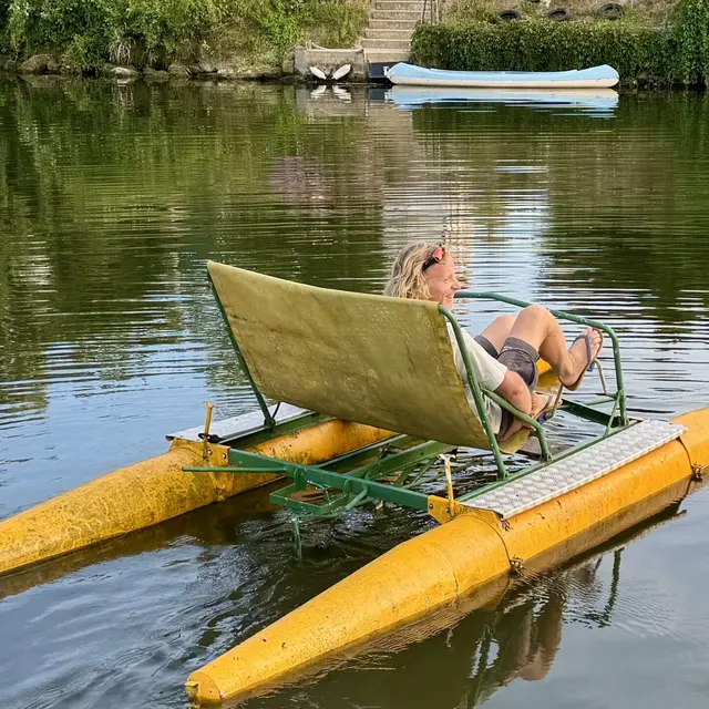 Balade en pédalo vintage sur la Seine