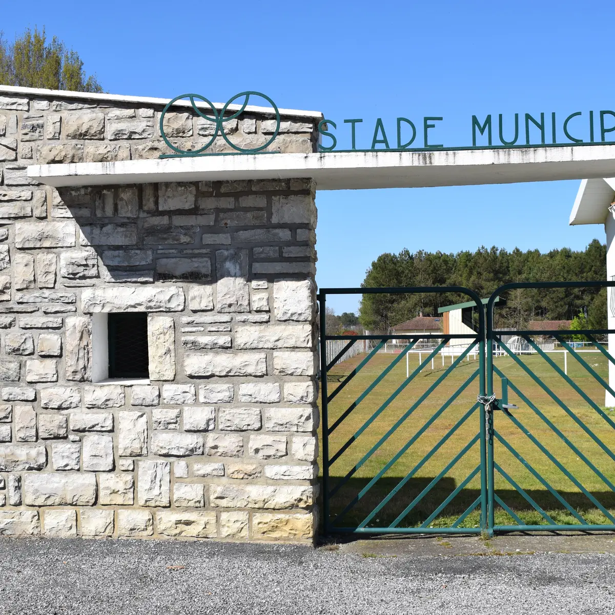 CLNT - Entrée stade (2)