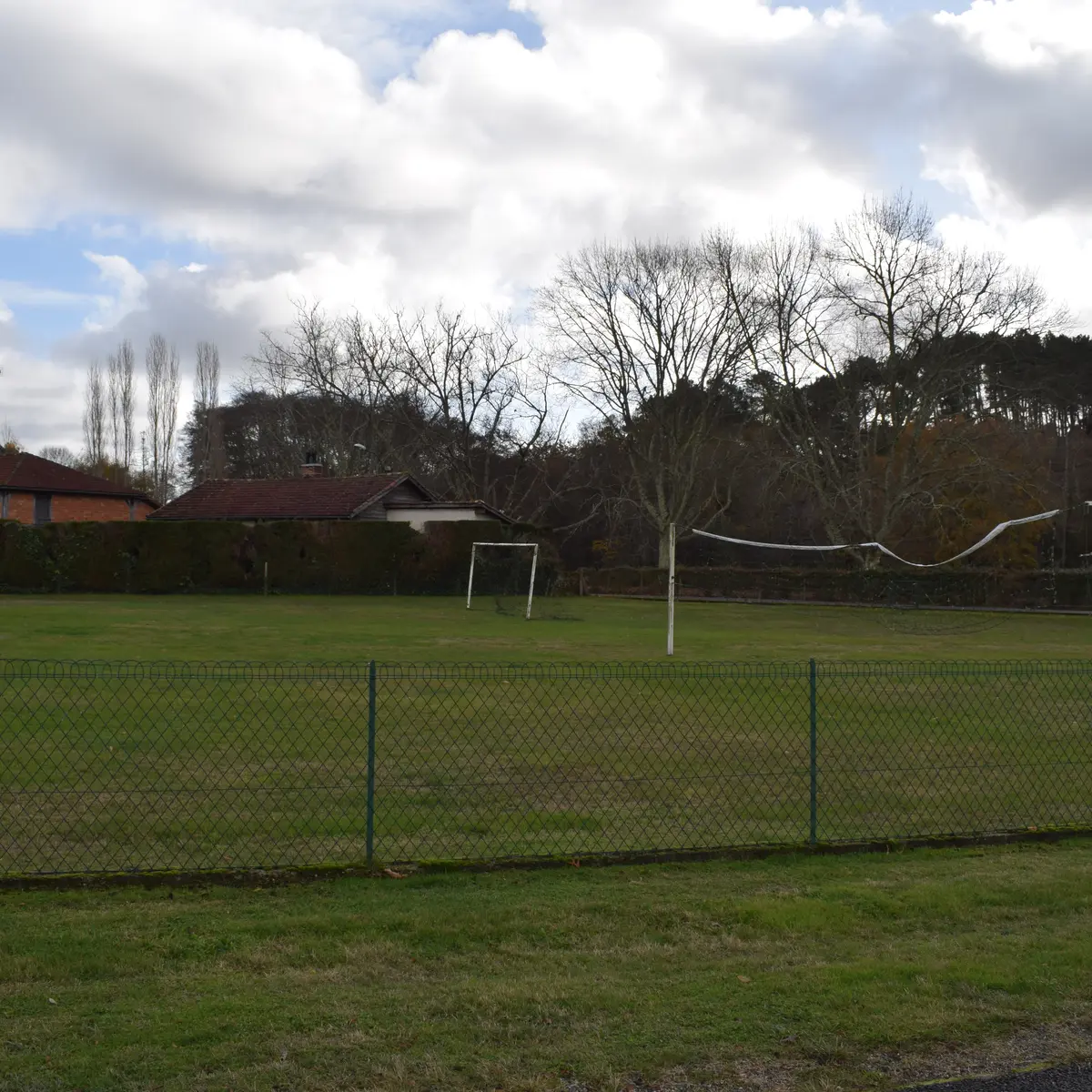 CLNT - LEVIGNACQ - Terrain de foot (1)