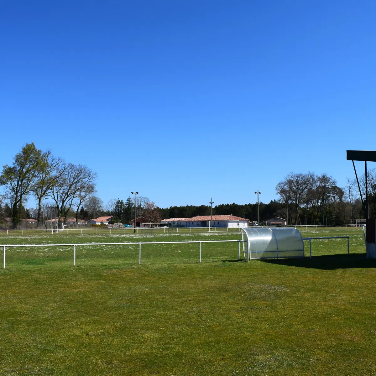 CLNT - TALLER - Terrain de foot (1)
