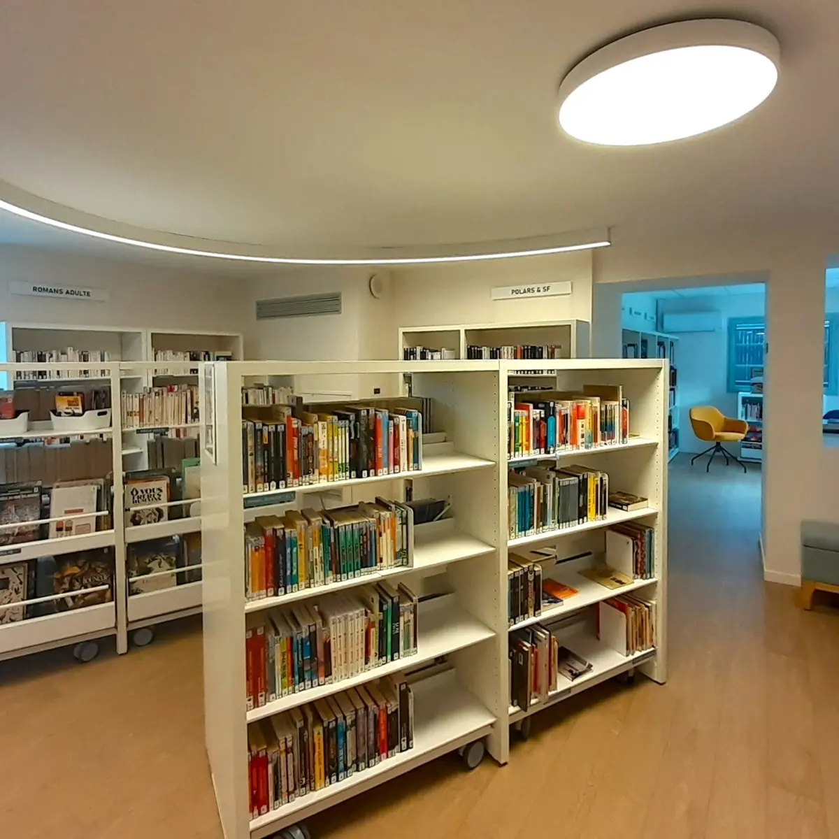 Centre culturel AMBILLE - Bibliotheque - ARETTE (©Mairie Arette)